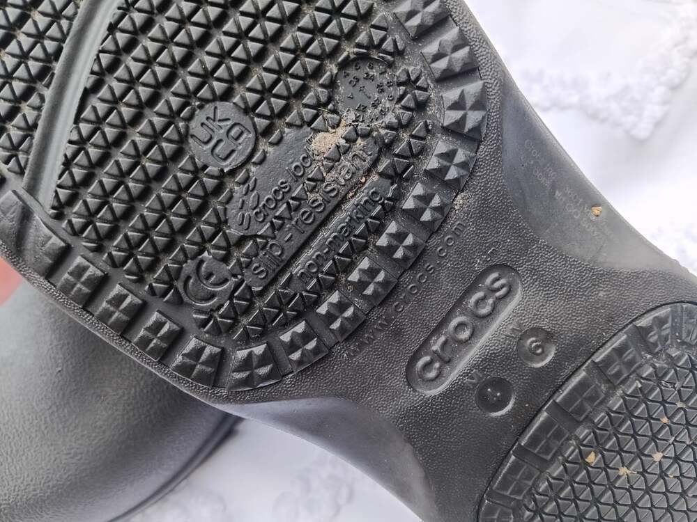 Crocs On The Clock Work Clogs Black Cushion Lined Slip On Women 6 Men 4 Comfort - Picture 3 of 4